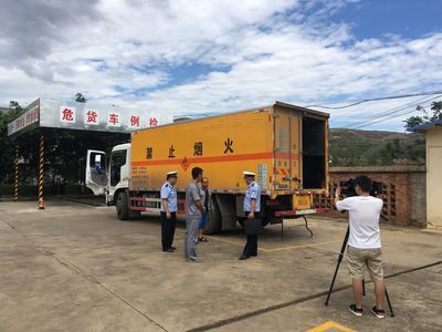 红河州电视台到远安公司进行现场专题采访